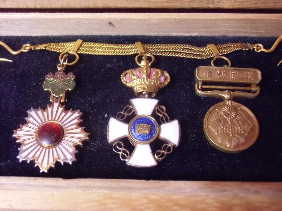 ●日本の勲章/日本軍/徽章＊夜会服/礼装用＊３連ミニチュアチェーン（実物）