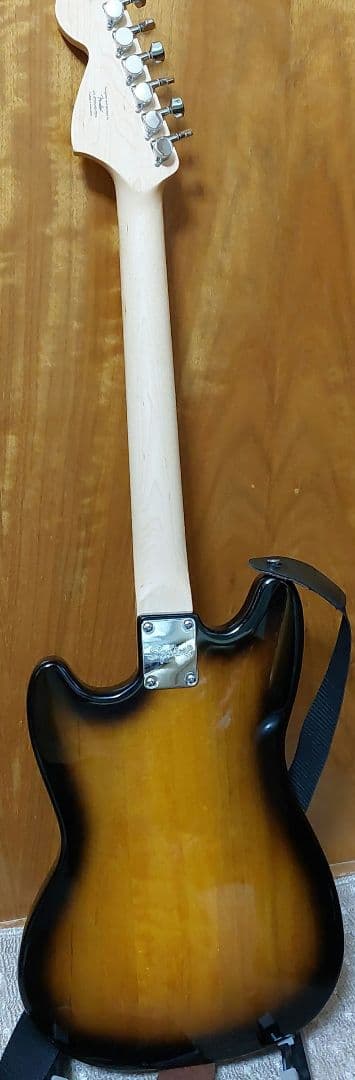 Squier Mustang エレキギター サンバースト、ロックペグ仕様