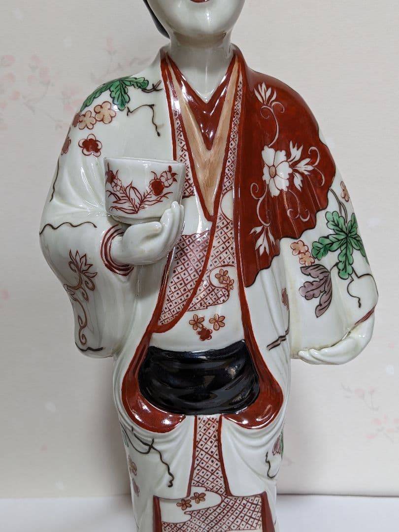 ♦柿右衛門様式 赤絵美人図 陶磁器人形 置物飾り 骨董品