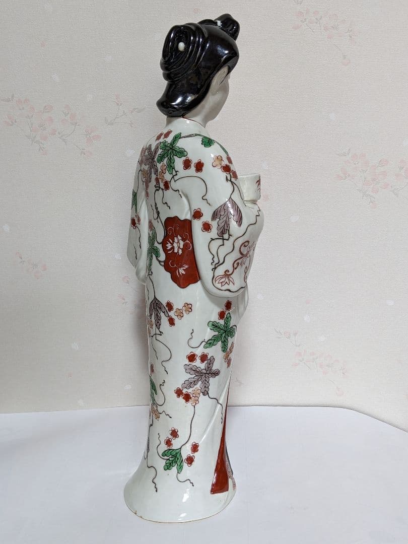 ♦柿右衛門様式 赤絵美人図 陶磁器人形 置物飾り 骨董品