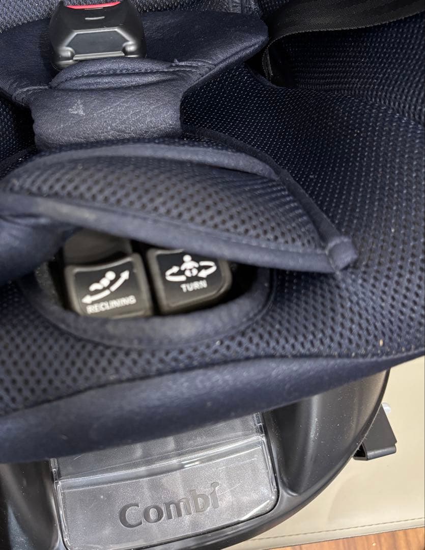 送料無料！ Combi クルムーヴ チャイルドシート ISOFIX ネイビー