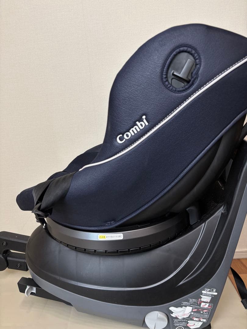 送料無料！ Combi クルムーヴ チャイルドシート ISOFIX ネイビー