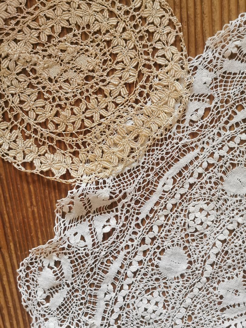 アンティーク イタリア マルチーズレース 黄金色の絹糸ボビン編≒20