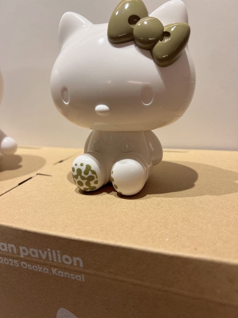 日本館　万博　ドラえもん ハローキティ フィギュアセット　ベアブリック