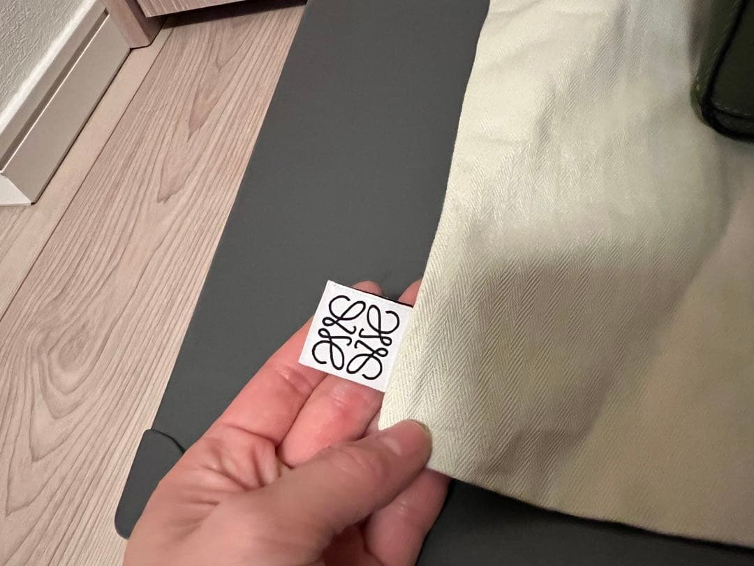 LOEWE アボカド　レザーショルダーバッグ　パズル