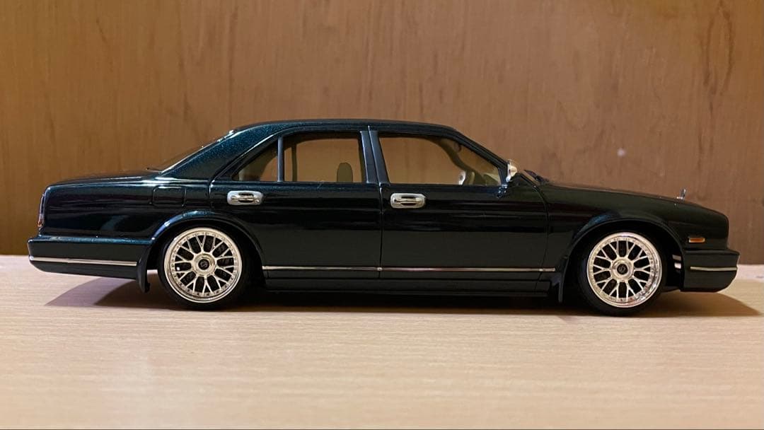 アオシマ Y32シーマ 1/24 完成品