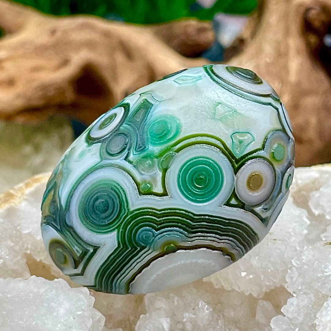 ゴビ石− 573 ゴビ瑪瑙 原石 緑 ゴビ瑪瑙 火山湖 原石 S686