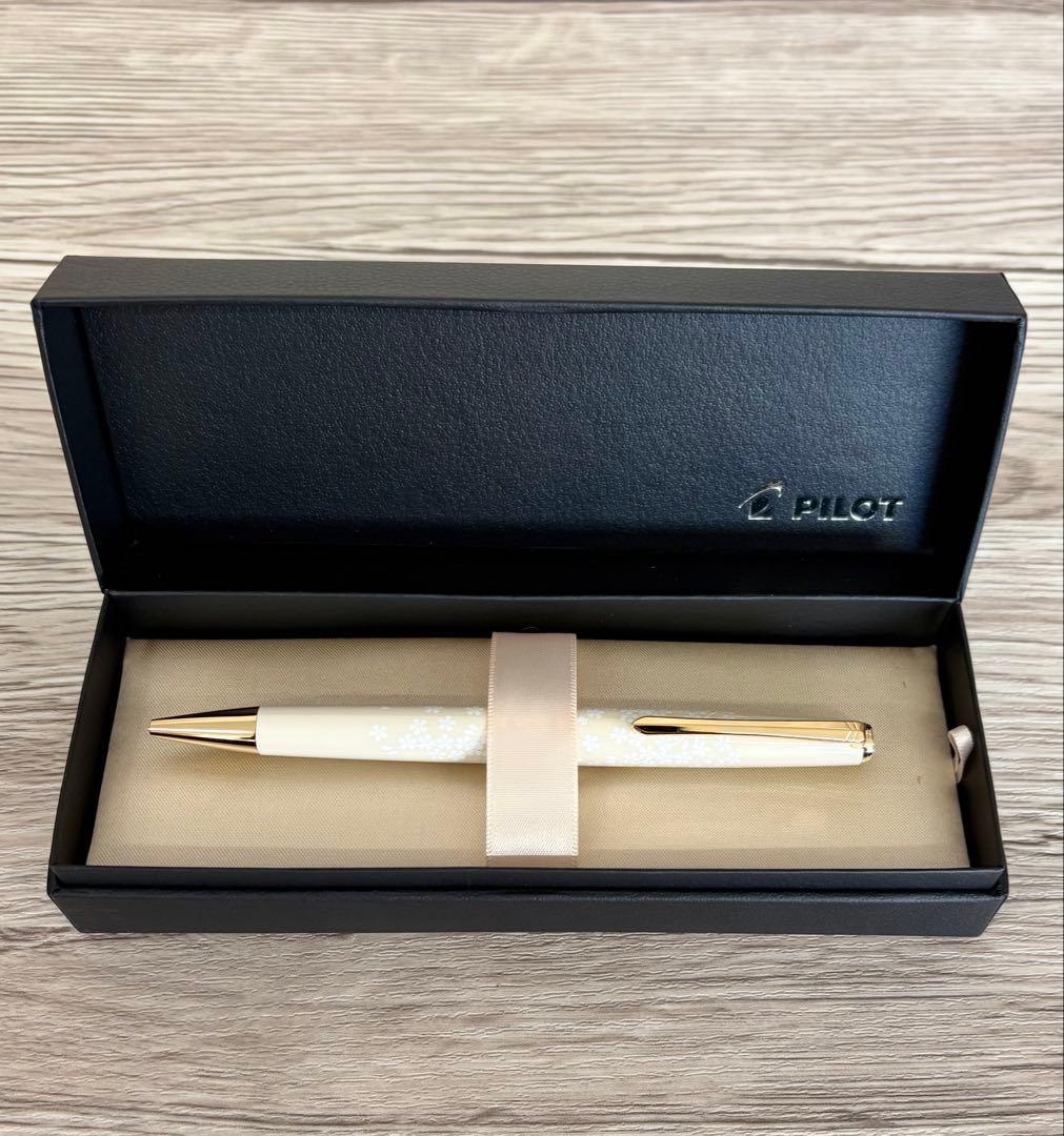 《未使用 》パイロット レディホワイト 桜 油性ボールペン