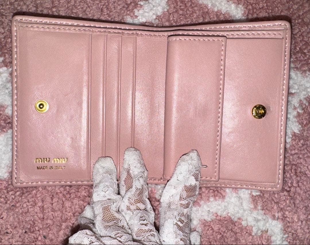 miumiu マテラッセ 二つ折り財布 ピンク