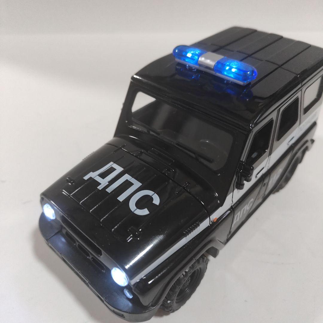 絶対希少 1/18 UAZワズ（UAZ）「ハンター」 合金製 パトロールカー