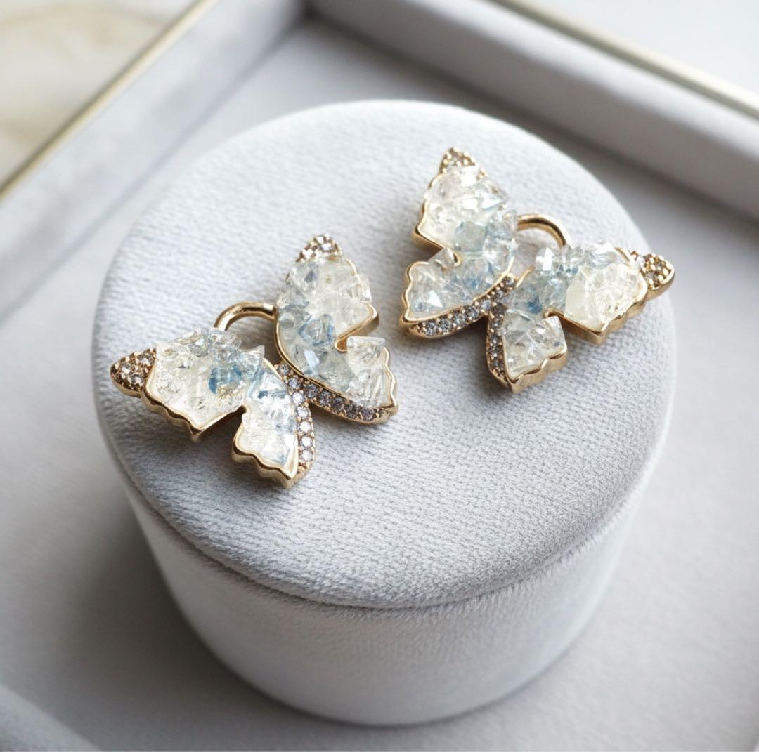 【ほぅ】天然水晶のバタフライモチーフネックレストップ