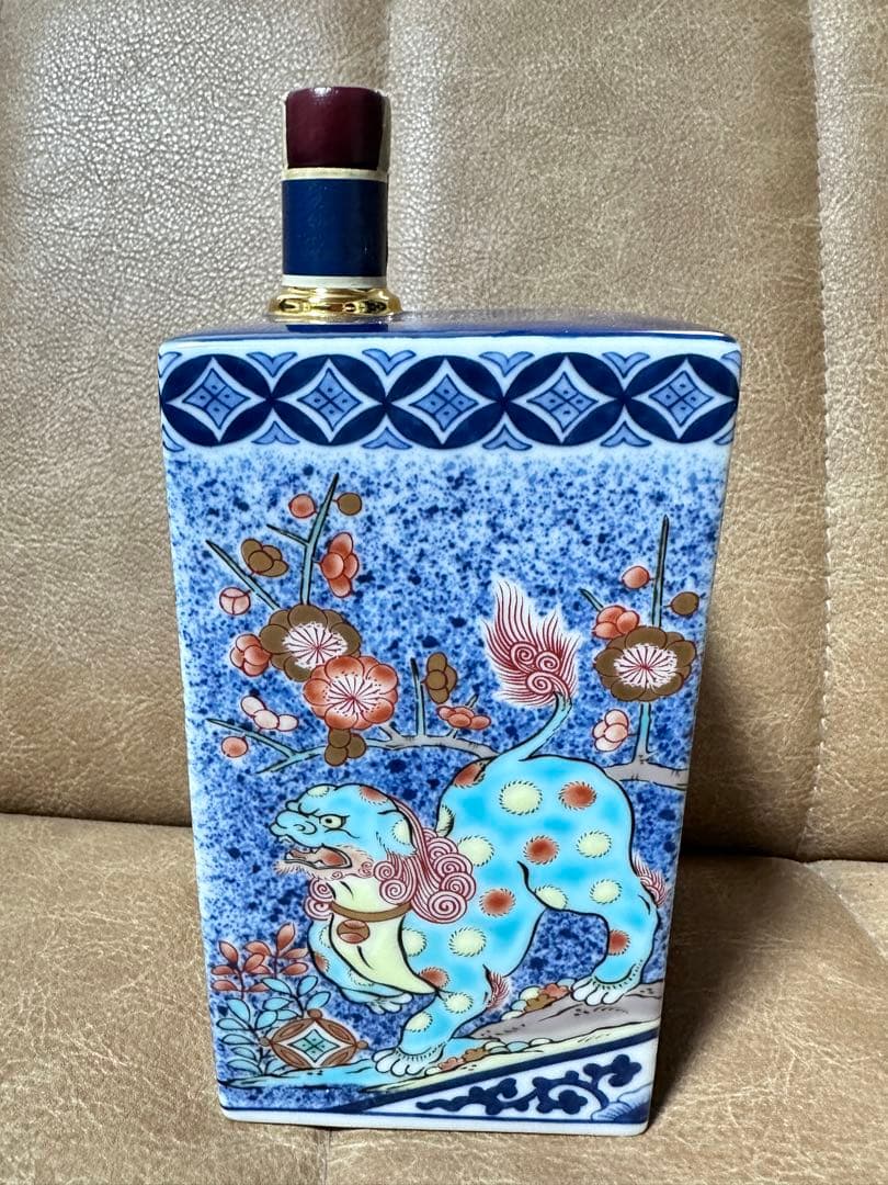 サントリーウイスキー スペシャルボトル 有田焼 染錦吹墨狛犬草花文