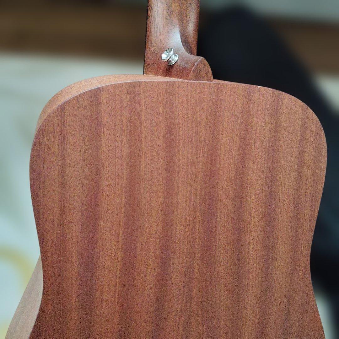 マーティンDJR2A。オール単板（サペリ）トラベルサイズギター