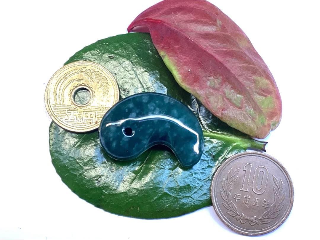 ✳premiumシリーズ 珍‼️希少吉兆雪輪文様 糸魚川青翡翠入りコン沢