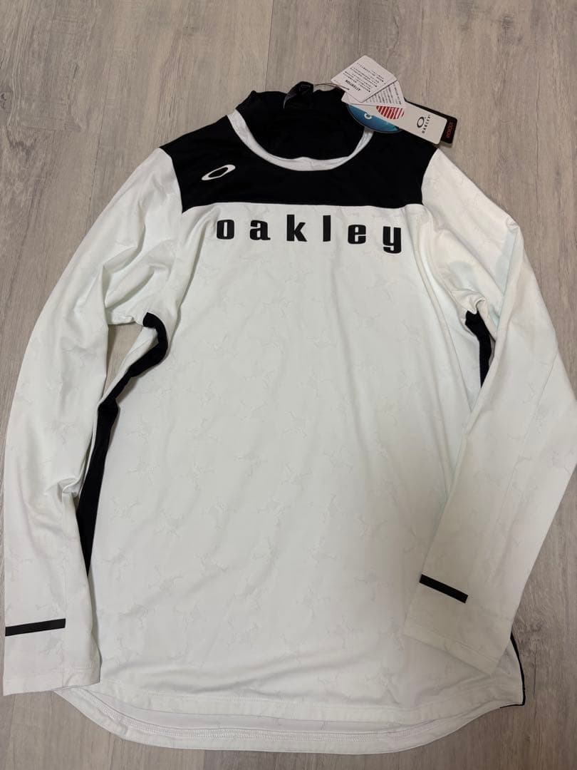 Lサイズ　新品OAKLEY オークリーゴルフセットアップ モックネック＆スカート