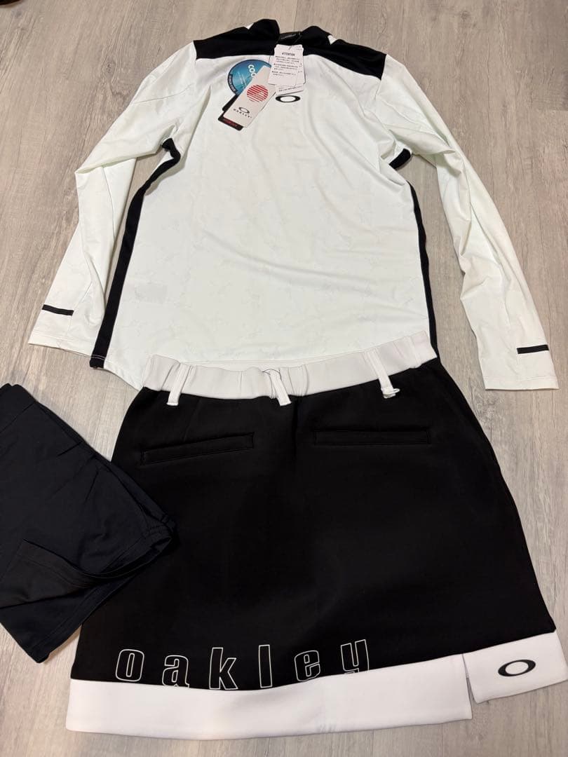Lサイズ　新品OAKLEY オークリーゴルフセットアップ モックネック＆スカート