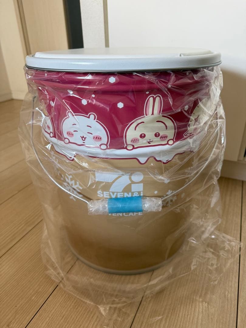 ちいかわ×セブン　カフェラテカップデザイン　オリジナル缶スツール50名限定当選品