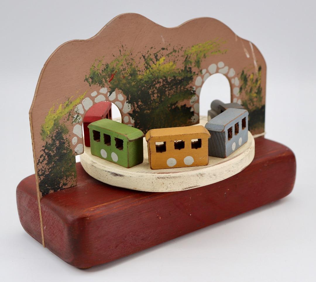 アメリカン・フォークアート 木製オルゴール アメリカ民謡「線路は続くよ」 アメリカン・フォークアート 木製オルゴール アメリカ民謡「線路は続くよ」