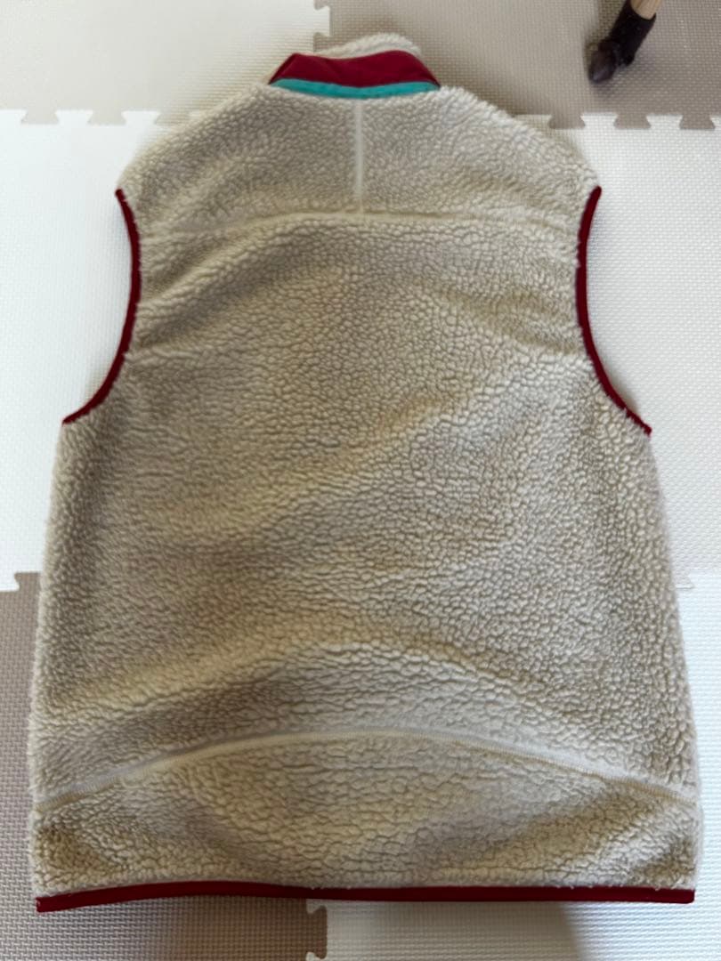 patagonia フリースベスト クリーム/ワインレッド