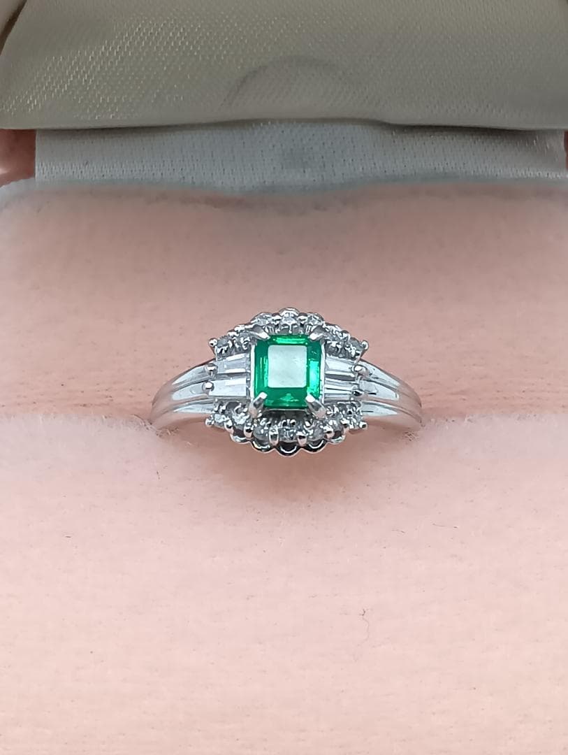 リング　Pt900　エメラルド　ダイヤモンド　鑑別書付き　指輪　総重量5.9g