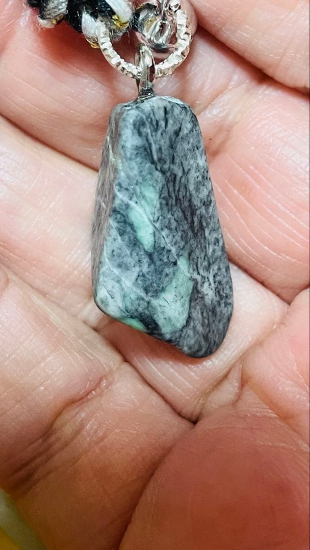 本日ラスト❣️即購入可✨2月22日‼️限定1✨糸魚川翡翠 昇り白蛇と卵❣️