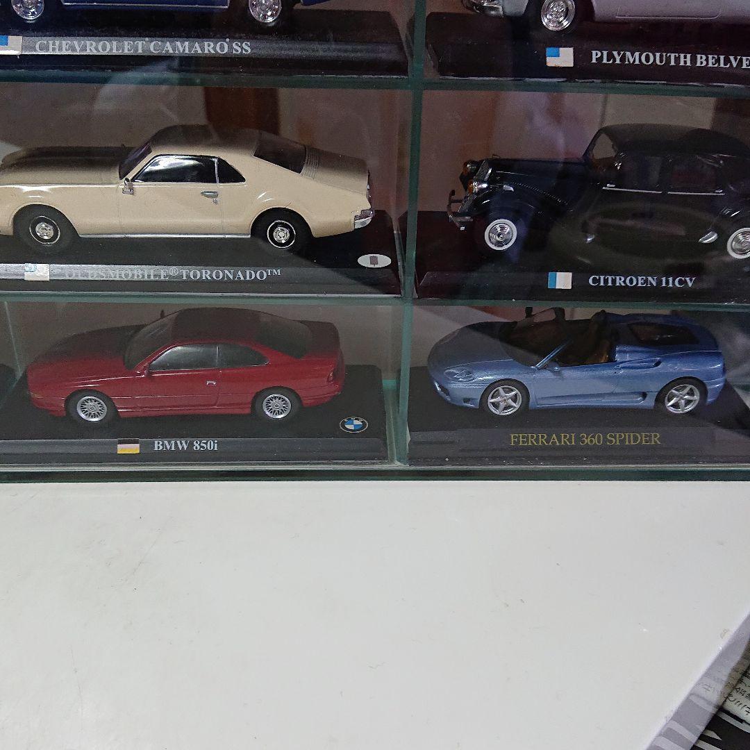 ミニカーのコレクション16台です。