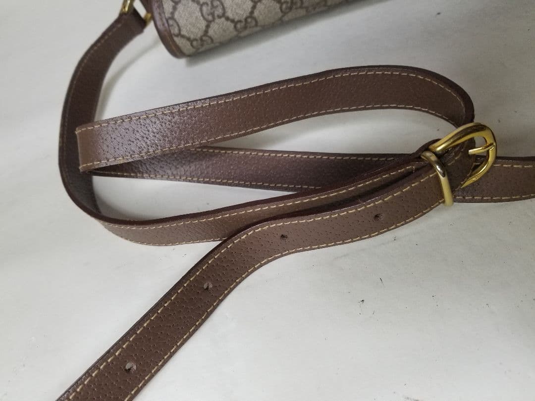 ヴィンテージ GUCCI GG ショルダーバッグ ベージュとブラウンのレザー。