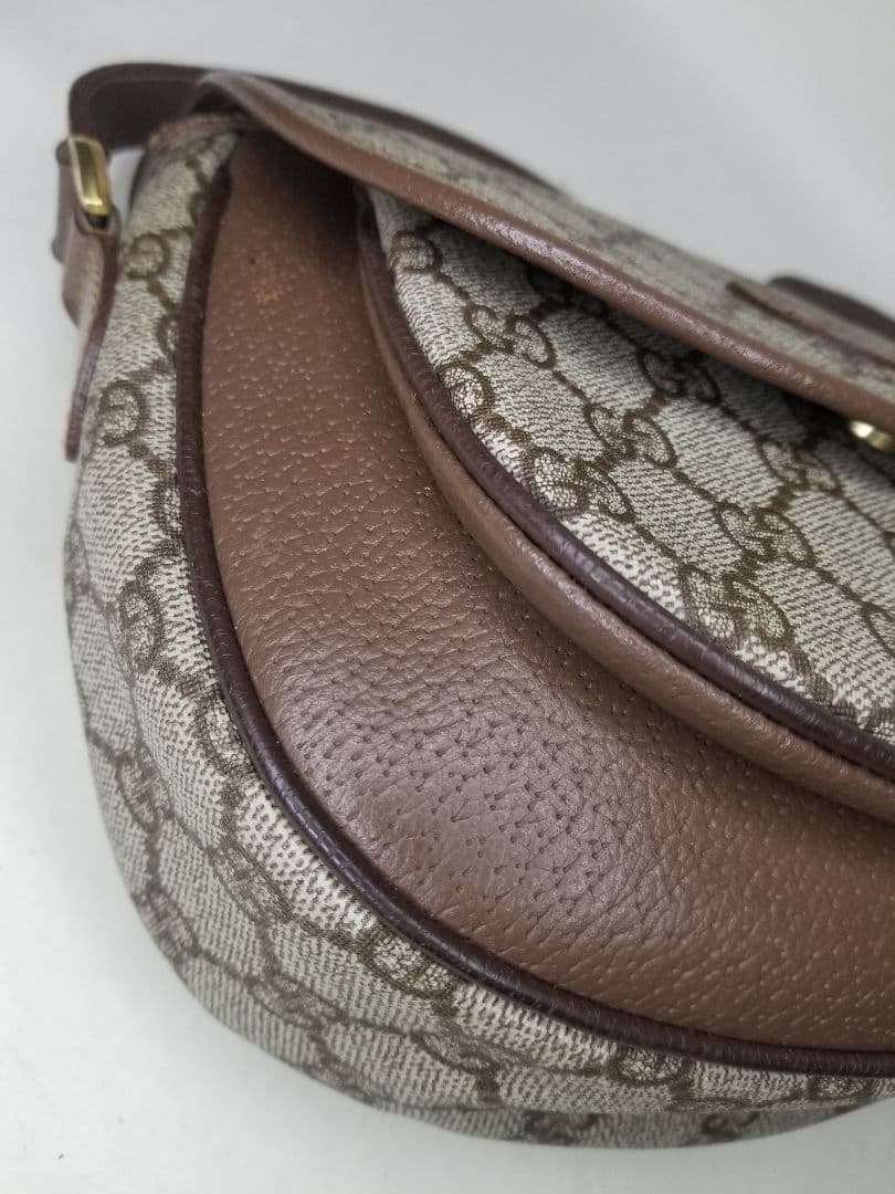 ヴィンテージ GUCCI GG ショルダーバッグ ベージュとブラウンのレザー。