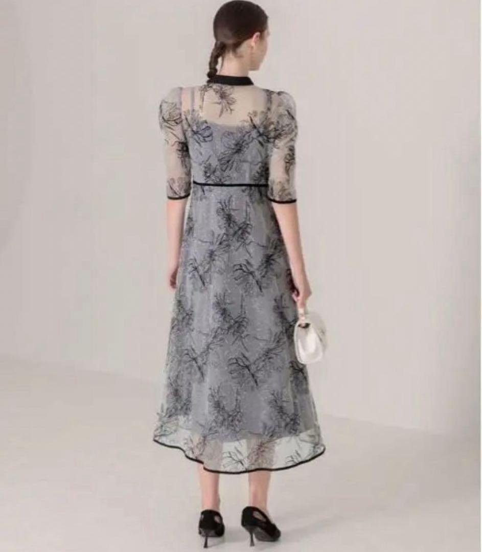 ⚠️のんちゃん⚠️LEJA パイピングプチハイネック花柄刺繍ラメワンピース