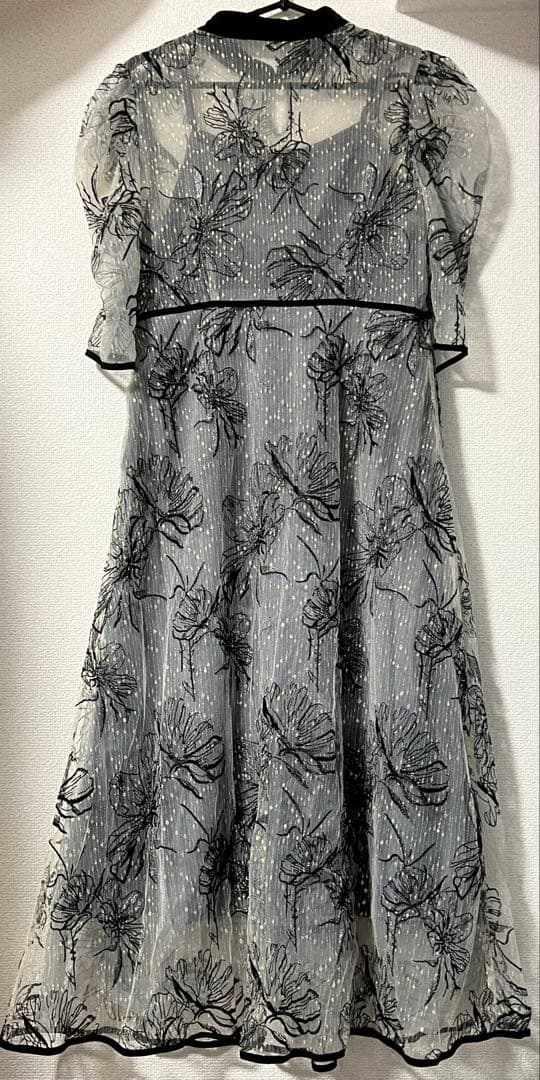 ⚠️のんちゃん⚠️LEJA パイピングプチハイネック花柄刺繍ラメワンピース