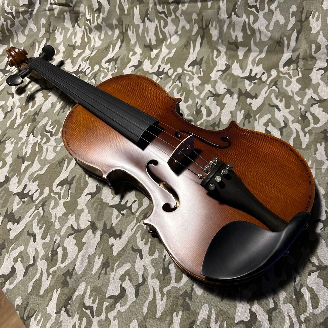 バイオリン　ハルシュスタット　セミハードケース付き。肩当て。