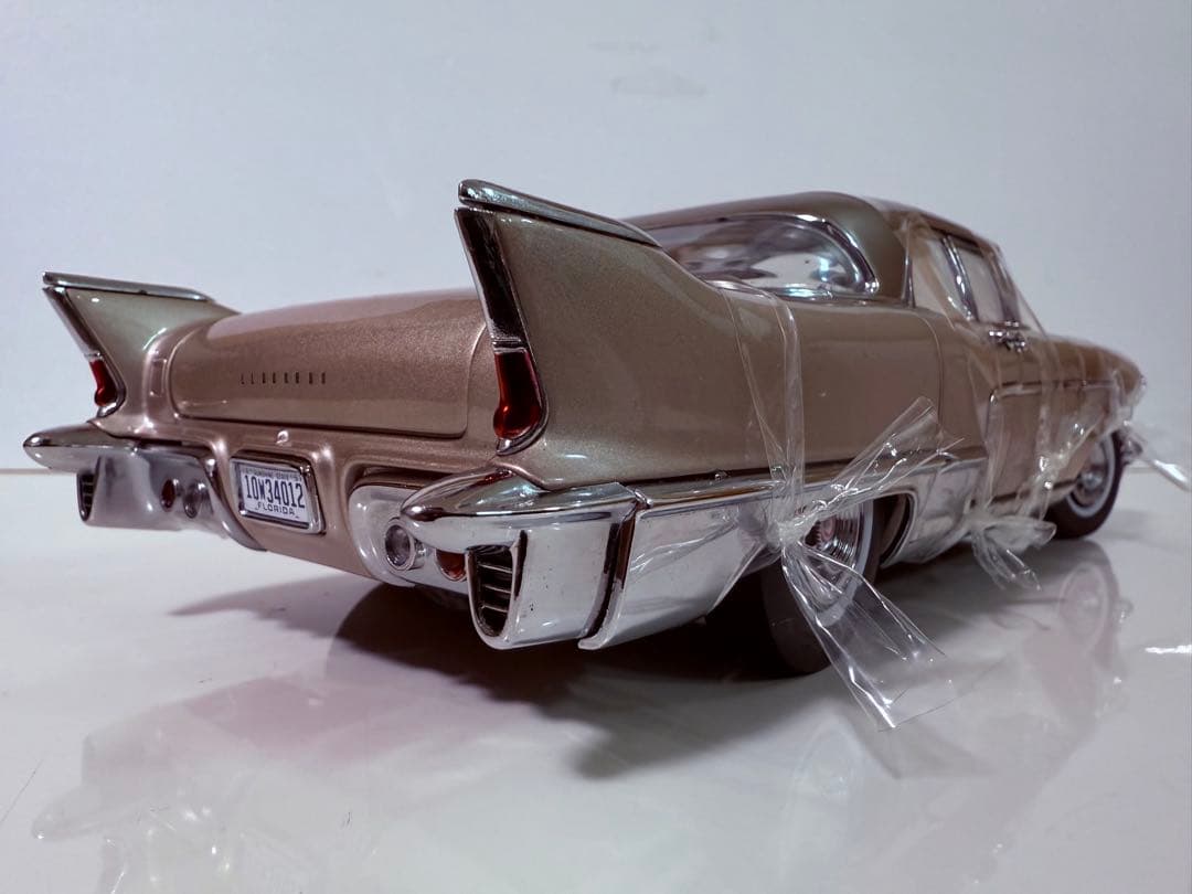 サンスター/'57 Cadillacキャデラック エルドラド ブロアム 1/18