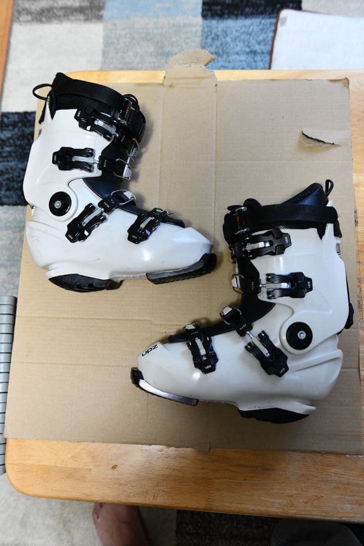 UPZ スノーボードブーツ ホワイト/ブラック