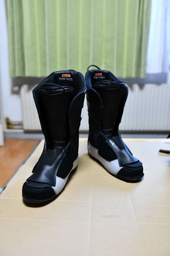 UPZ スノーボードブーツ ホワイト/ブラック