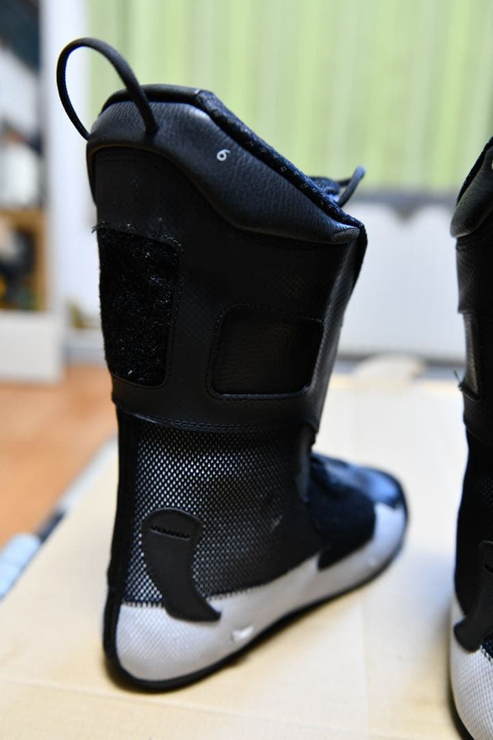 UPZ スノーボードブーツ ホワイト/ブラック
