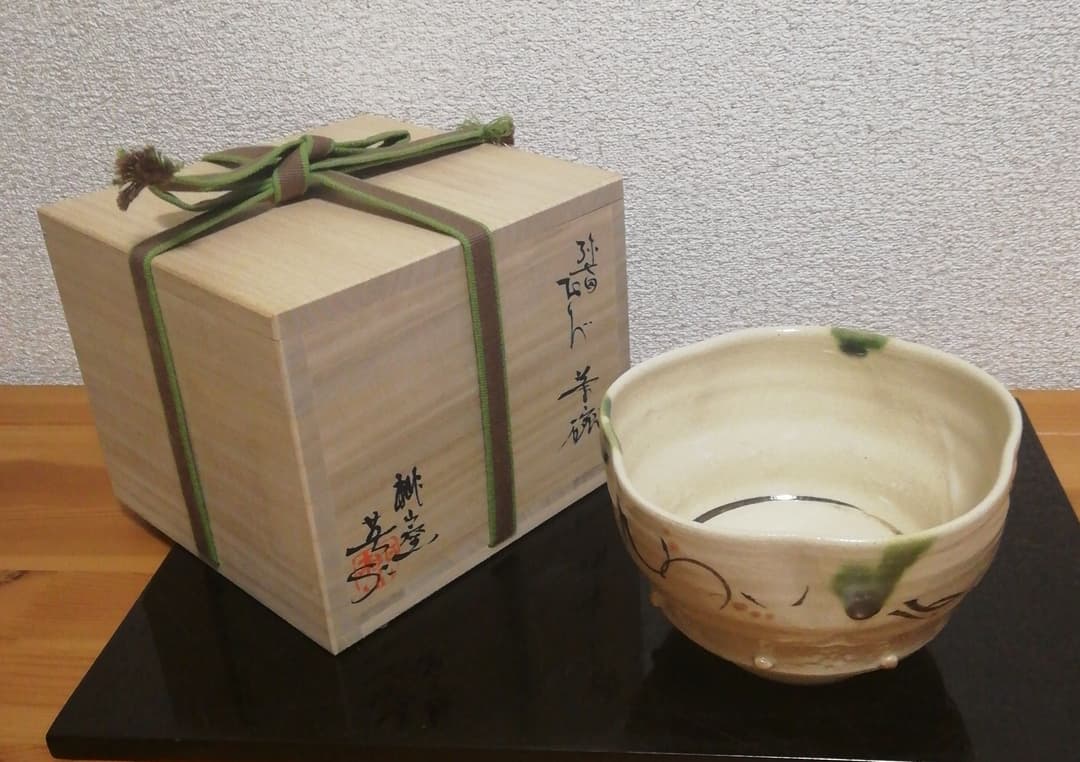林英仁作 桃山窯 弥七田 織部 茶碗 共箱 共布 栞付 茶道具