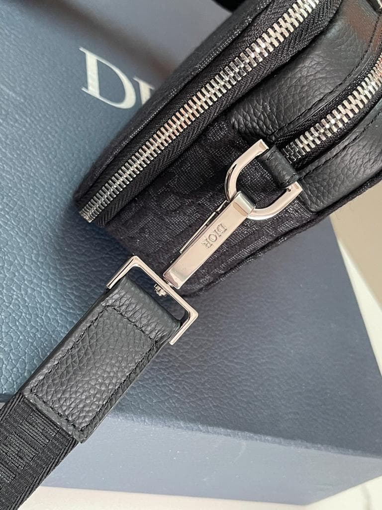 極美品ブラックショルダーバッグ