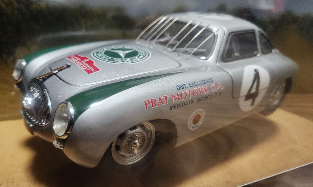 ミニカー 1/18 Ricko Mercedes-Benz 300SL (W194)