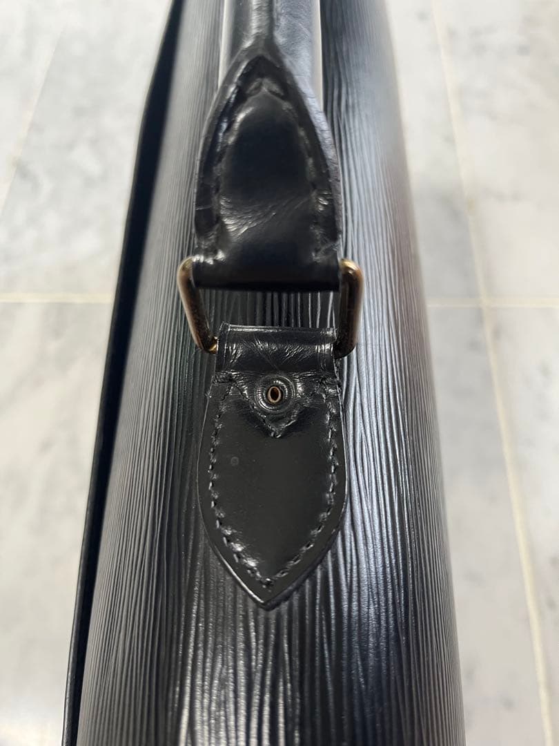 LOUIS VUITTON セルヴィエットコンセイエピビジネスバック