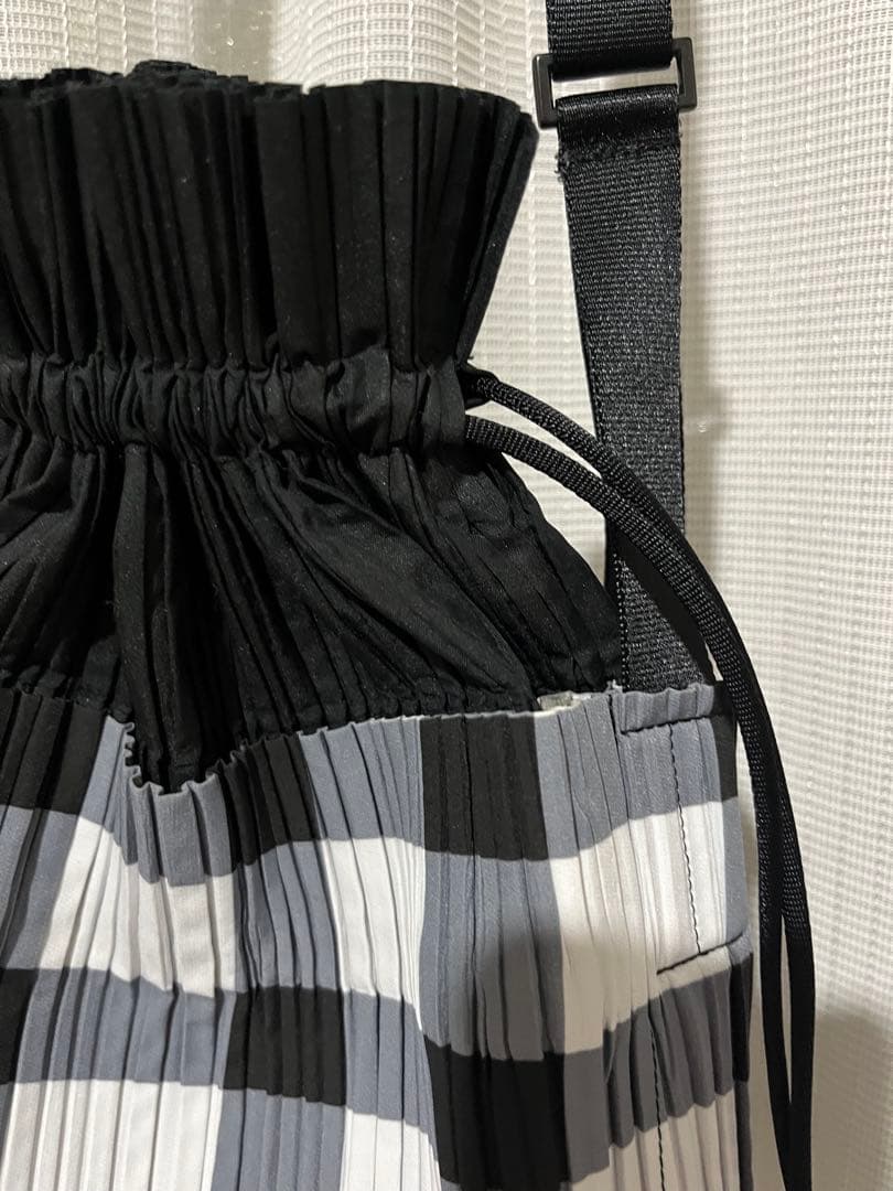 PLEATS PLEASE issey miyakeショルダーバッグ