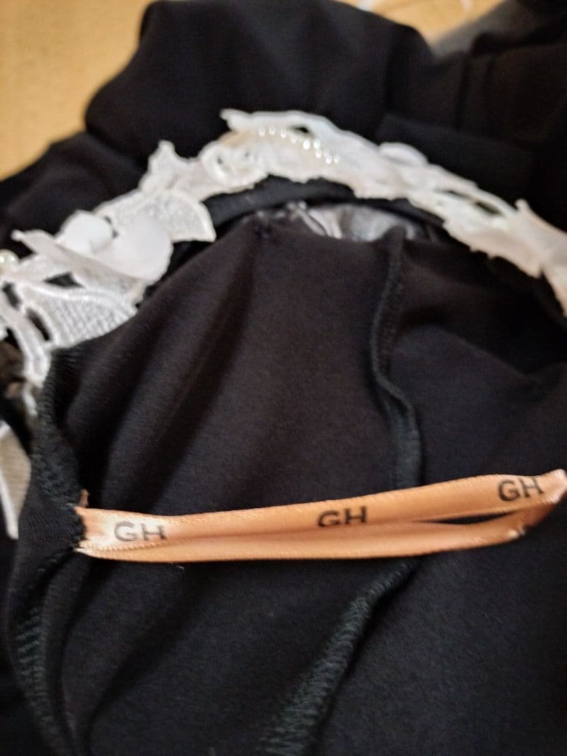 ジャンティ社交ダンス、スタンダードドレス、黒いドレスに白い小花が素敵！