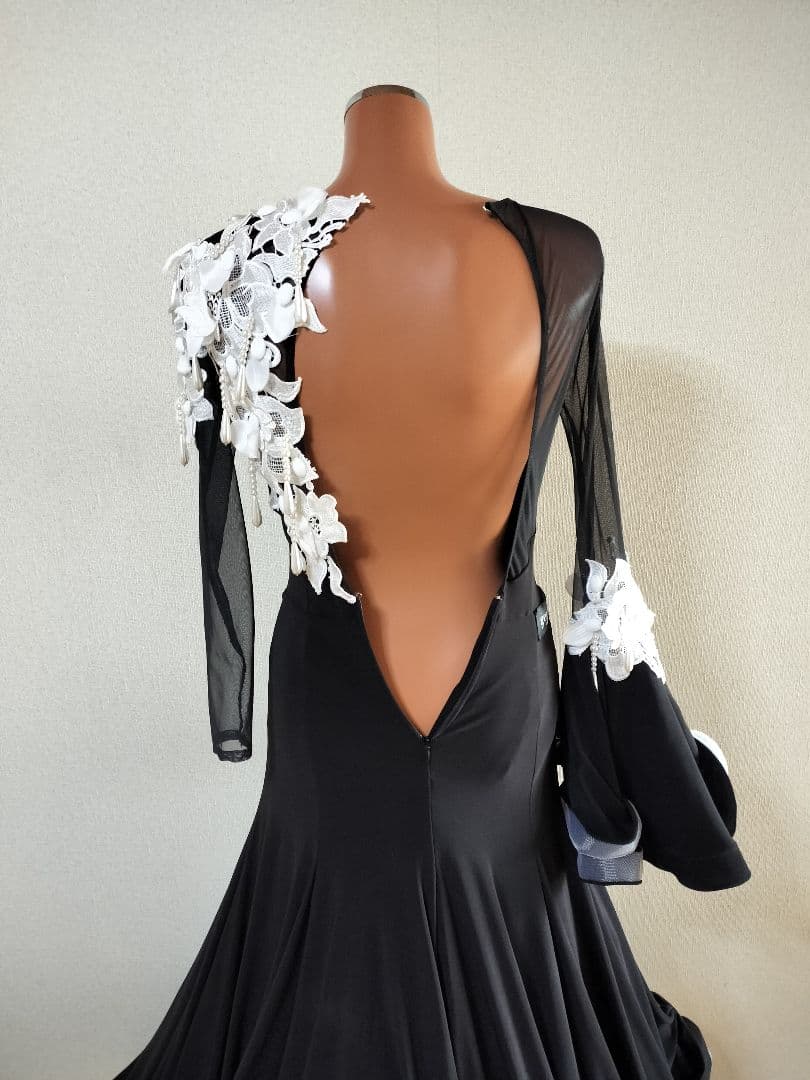 ジャンティ社交ダンス、スタンダードドレス、黒いドレスに白い小花が素敵！