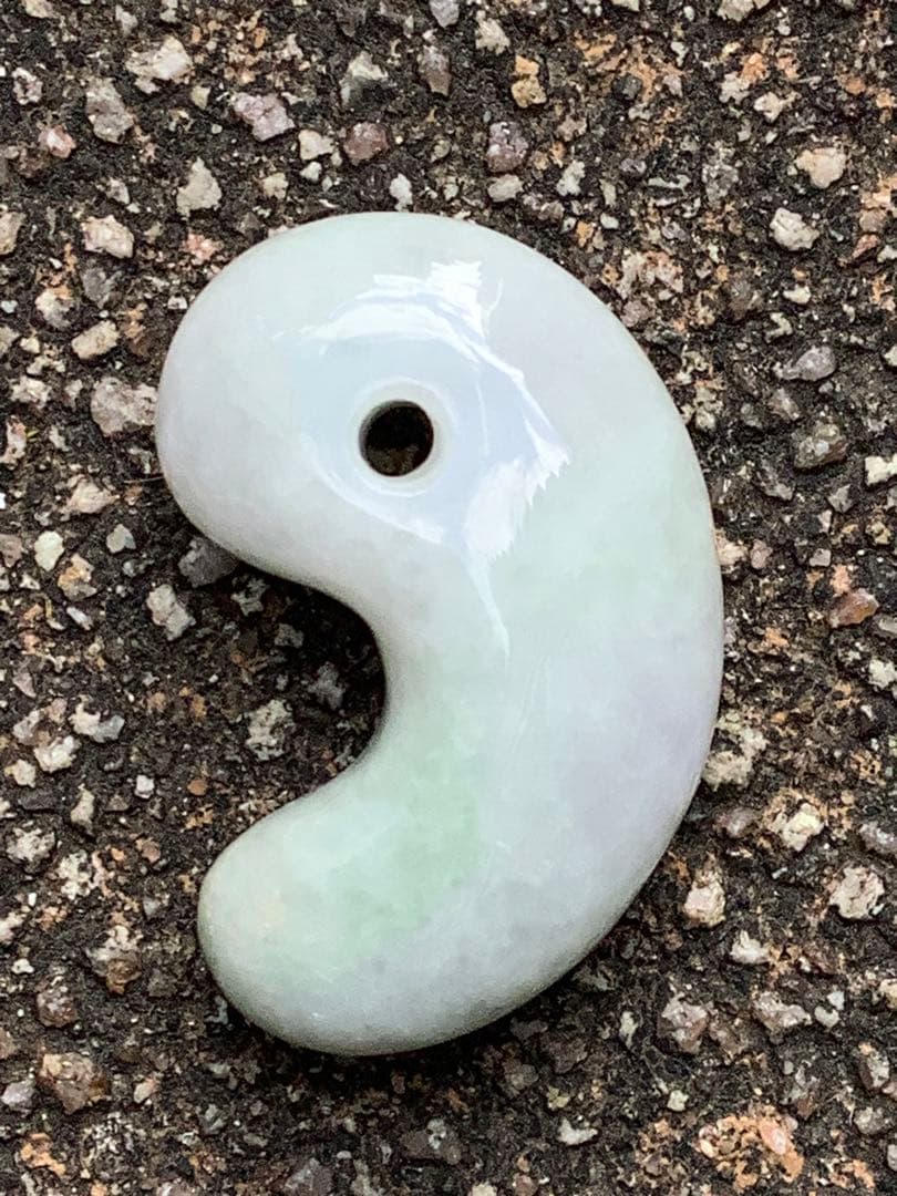神様宿る✳氷の世界 糸魚川翡翠勾玉アイスジェイド 高額勾玉を卸し値段