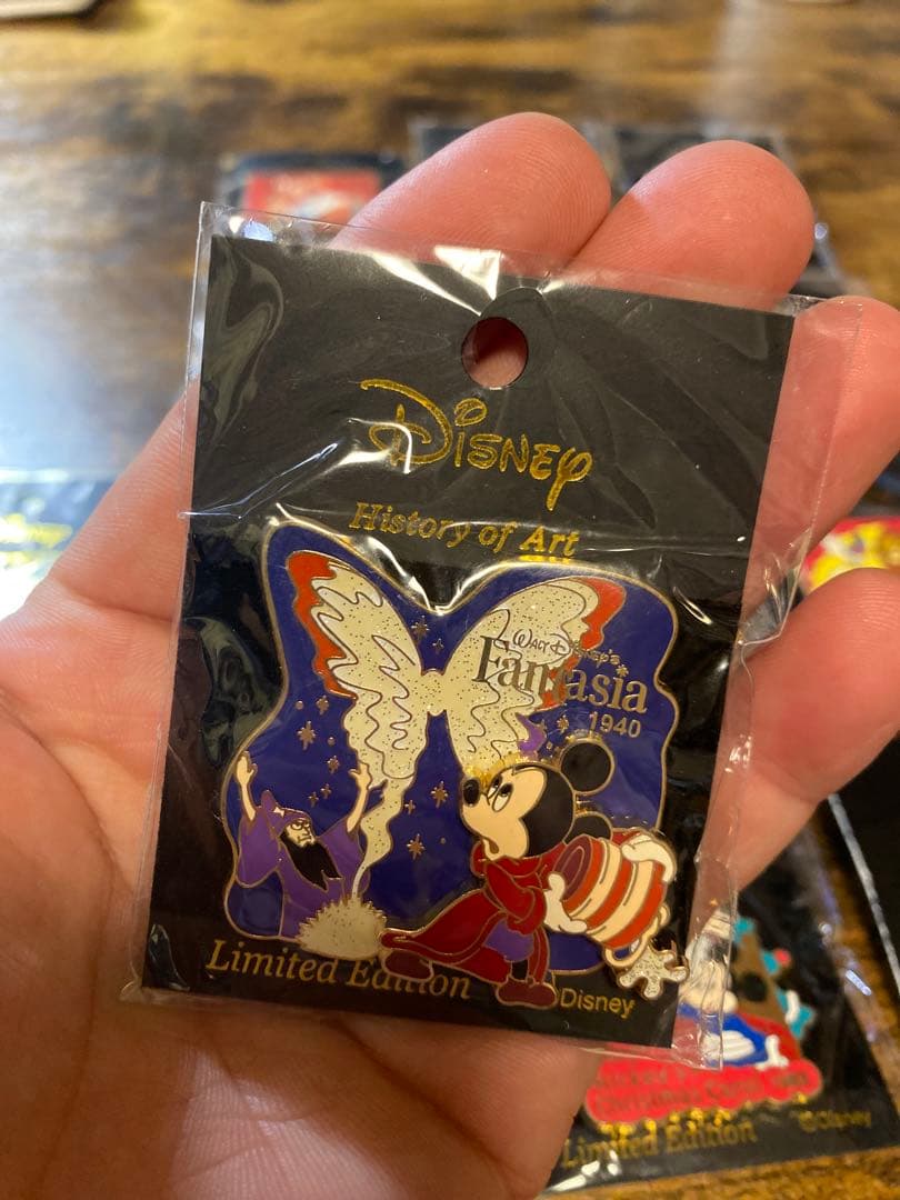 【レア】Disneyピンバッチ　コレクター向け　新品・台紙付き　16個セット♪