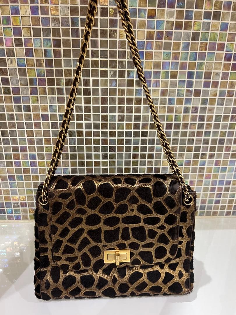 CHANELシャネル　ゴールドと黒のヒョウ柄　ショルダーバッグ　希少