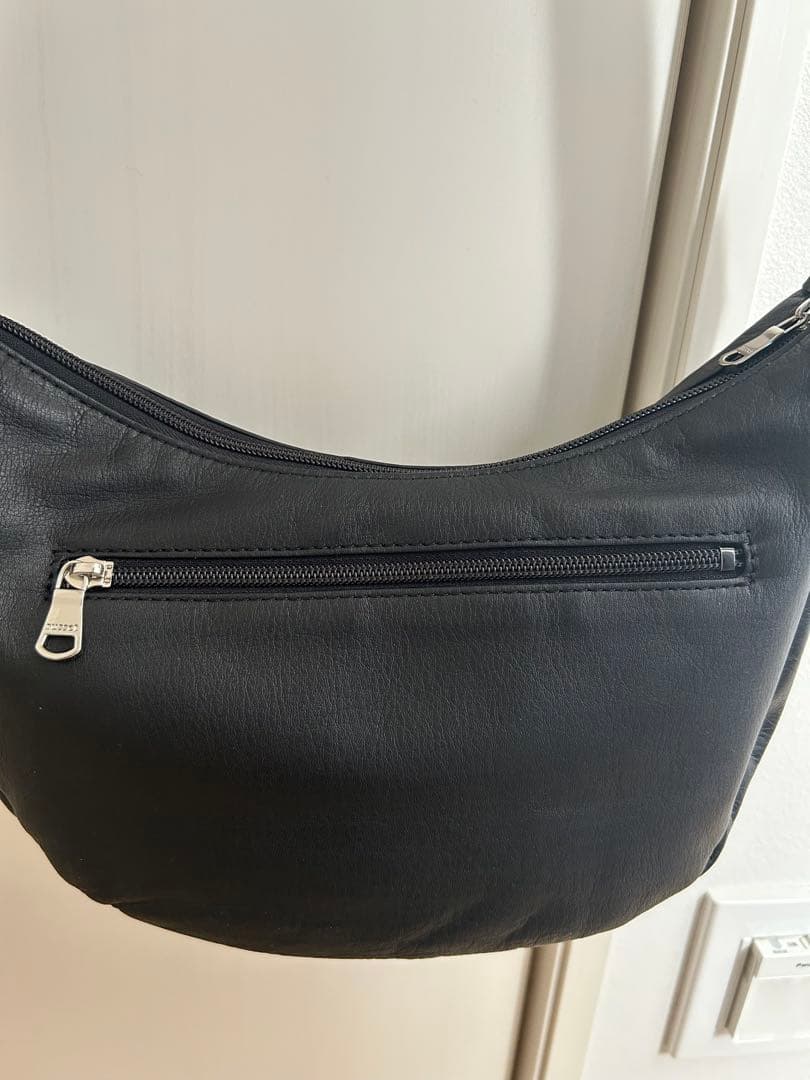 美品　russet ソフトレザーラウンドショルダーバッグ　ブラック