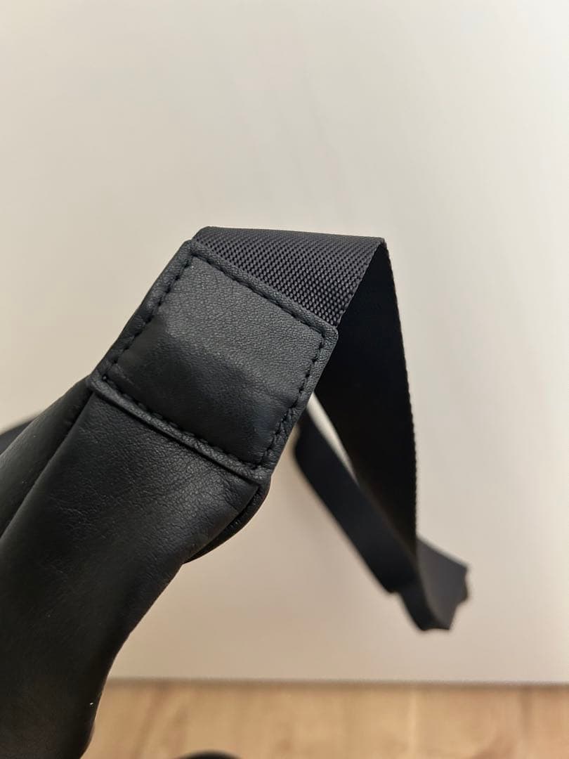 美品　russet ソフトレザーラウンドショルダーバッグ　ブラック