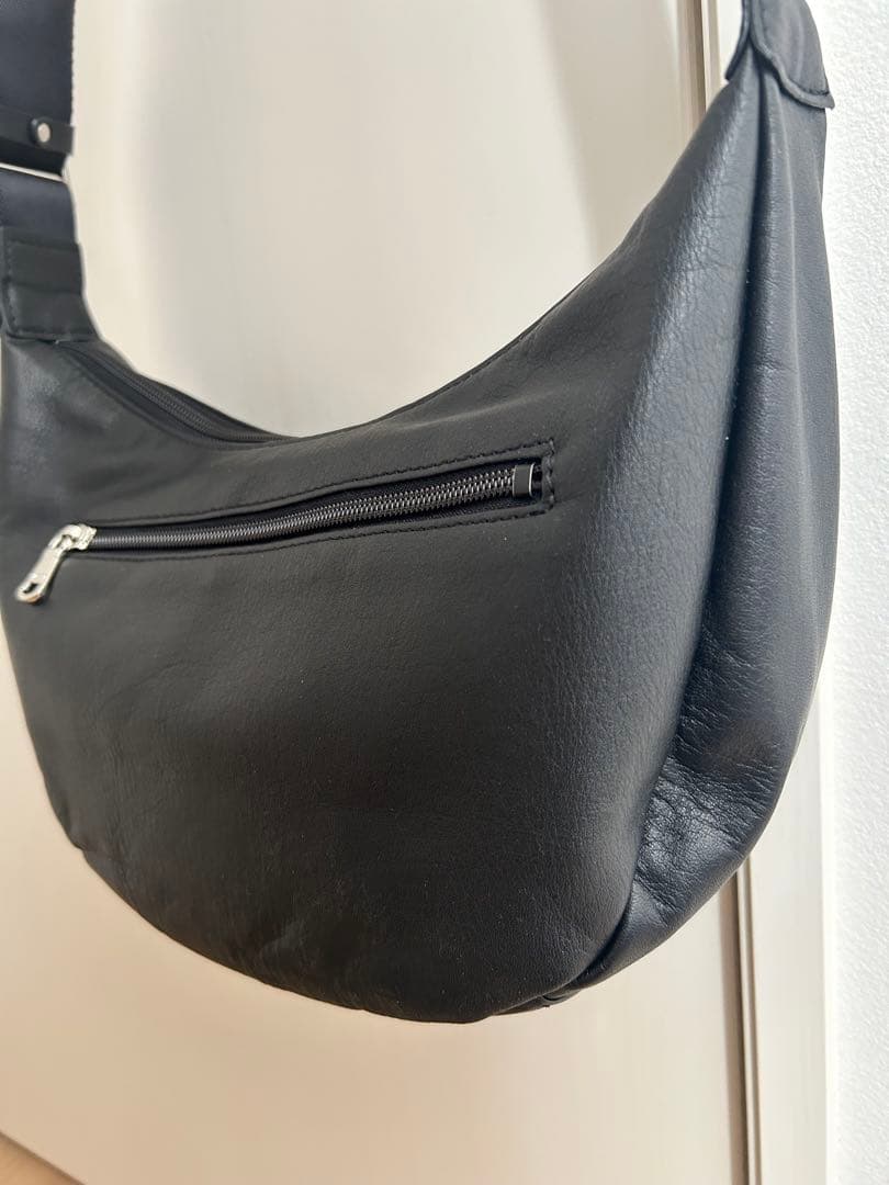 美品　russet ソフトレザーラウンドショルダーバッグ　ブラック