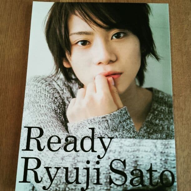 佐藤流司 直筆サイン入1st写真集 - メルカリ