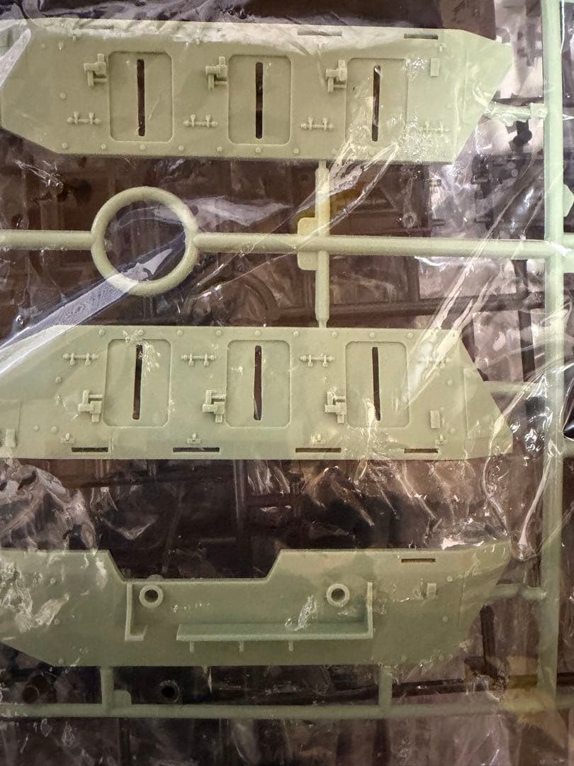 1/100 Zaku Tank プラモデル　外箱無し